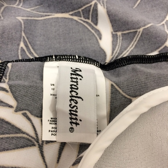 Miraclesuit Sanibel Black & White Swimsuit - Picture 6 of 8